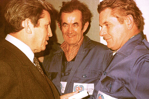 Bild LHM Ludwig mit Mitarbeitern der Firma Akustik Blasch 1982